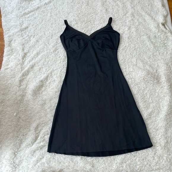 SPANX Black Chemise with V-Neckline and A-Line Silhouette - Picture 8 of 8